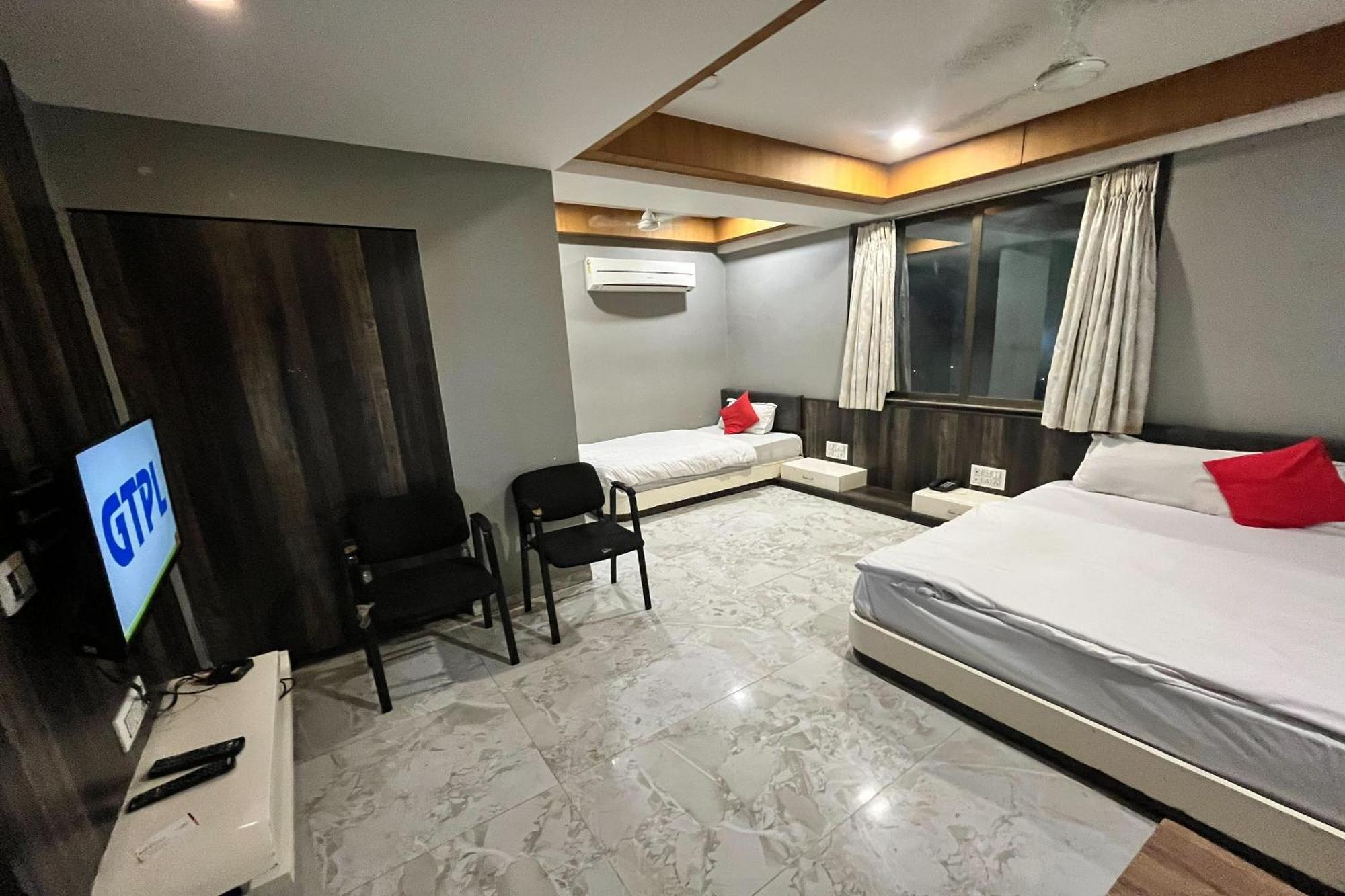 Hotel Om Balaji Ahmedabad Buitenkant foto