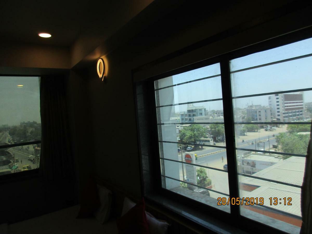 Hotel Om Balaji Ahmedabad Buitenkant foto