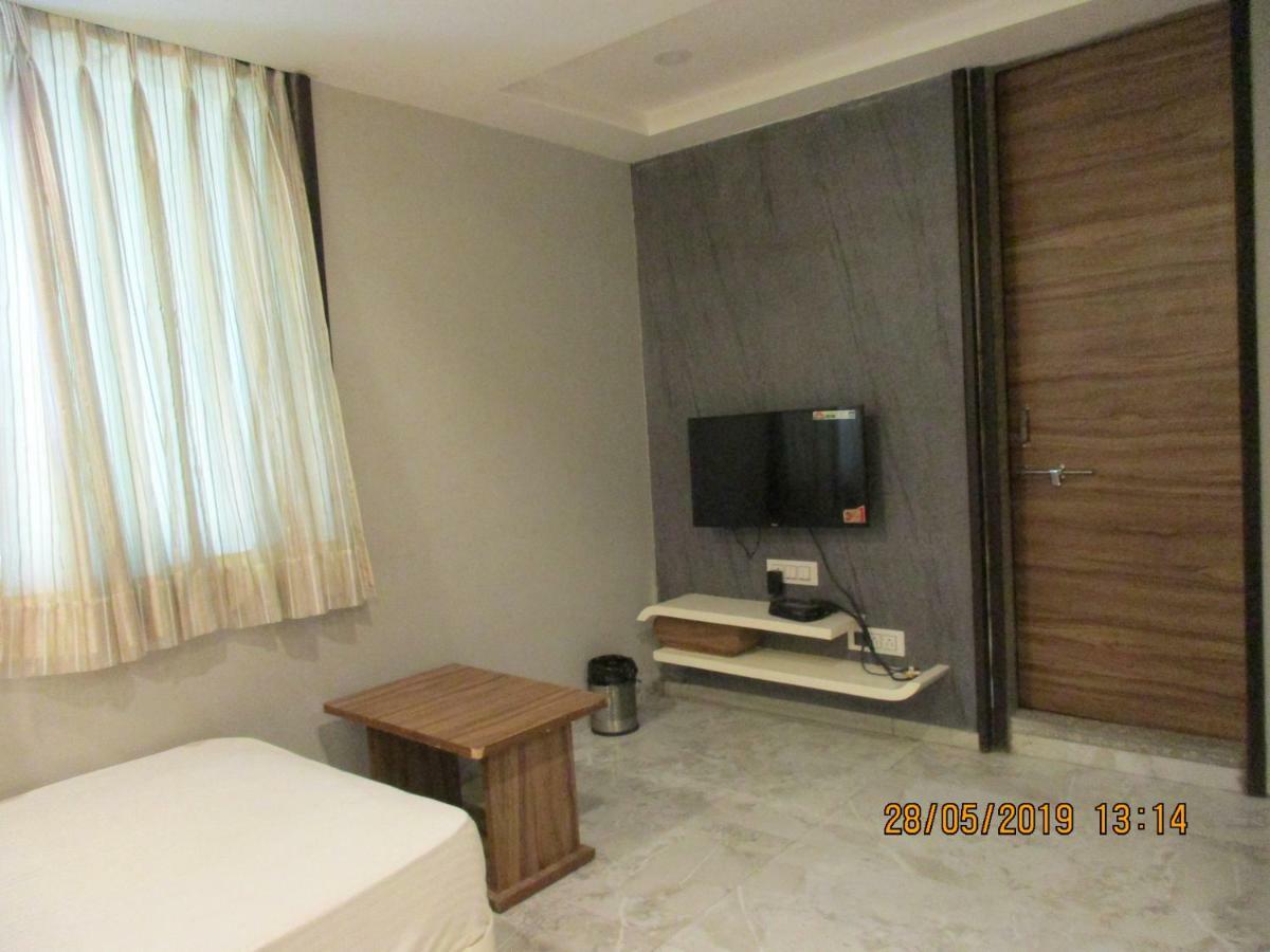 Hotel Om Balaji Ahmedabad Buitenkant foto