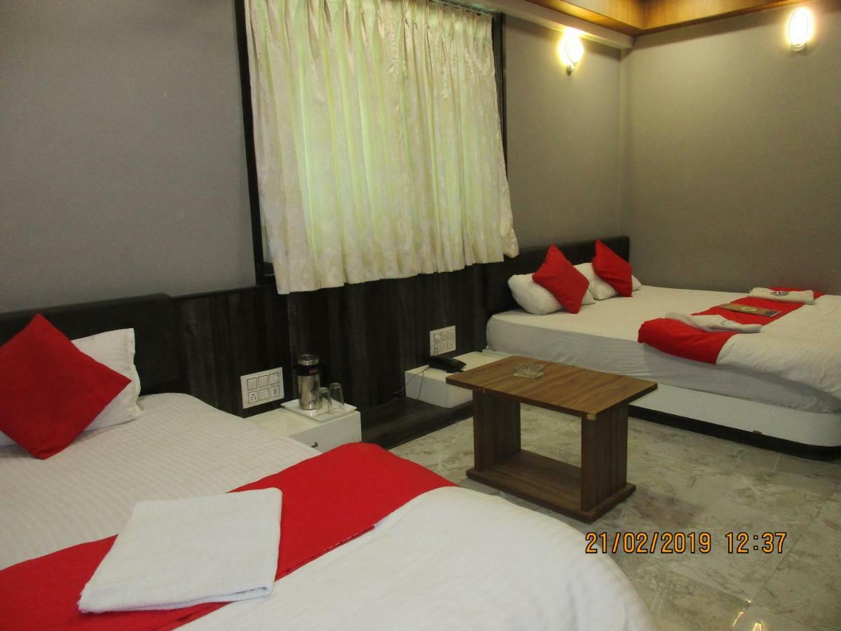 Hotel Om Balaji Ahmedabad Buitenkant foto